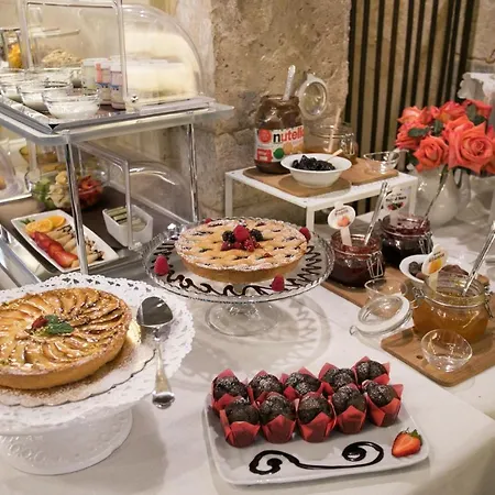 Henry's House فندق 4*