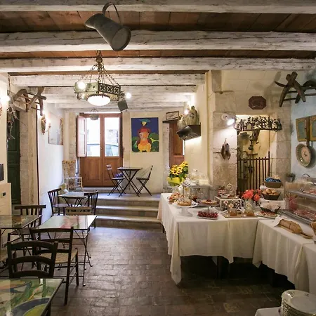 Henry's House Szálloda