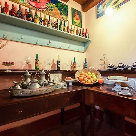 Henry's House Szálloda