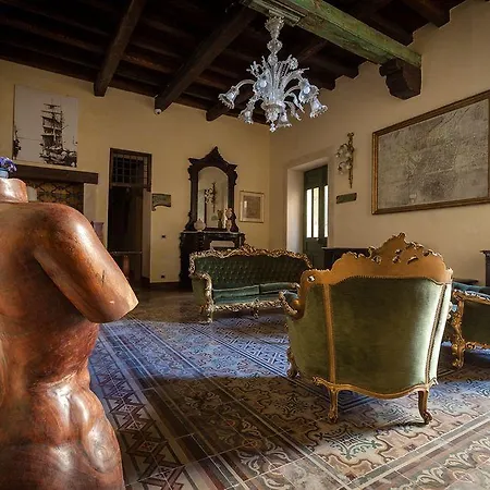 Henry's House 4*
